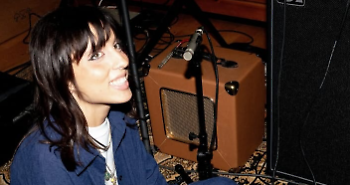 Angelina Mango torna a sorpresa con il nuovo album "Caramè". Il nuovo look e la vita a Bologna, ecco come sta oggi la cantante
