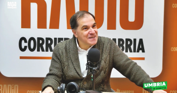 Marco Scolastra tra le note di Mozart, il profumo di marzapane e l'eccellenza degli swingle singers 