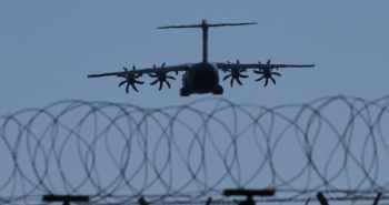 Umbri bloccati nel Golfo, cronaca e nuove tendenze scolastiche
